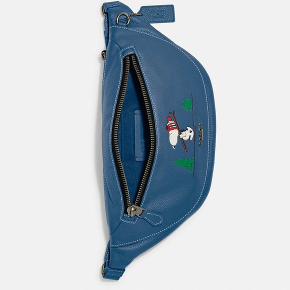 🐶 Coach X Peanuts Warren Belt Bag With Snoopy Christmas Motif - Picture 5 of 10